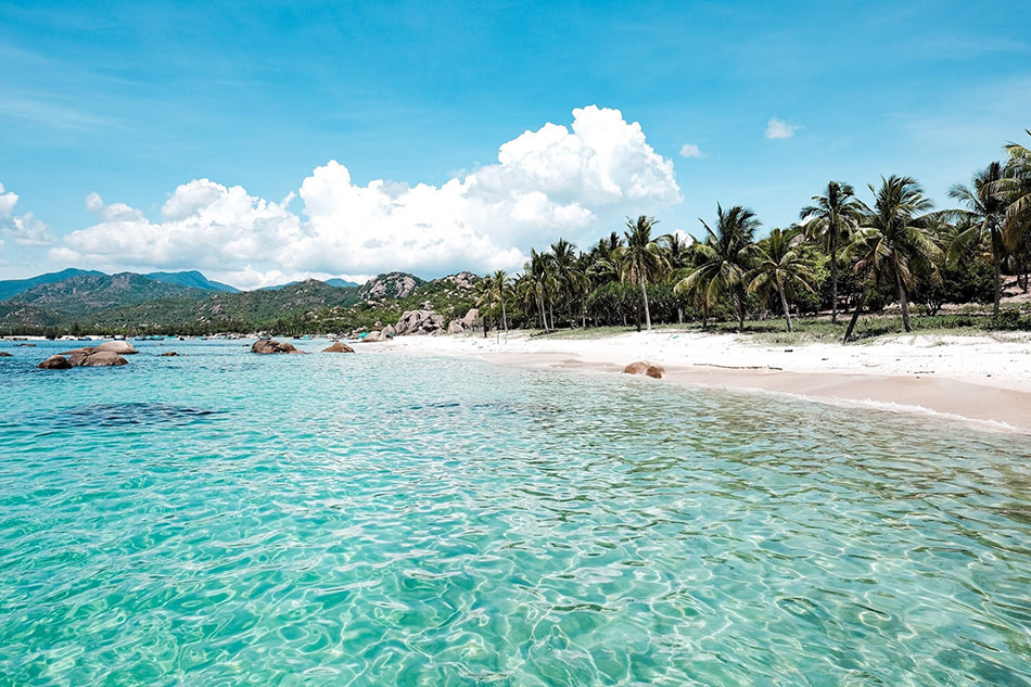 cam ranh có gần nha trang không